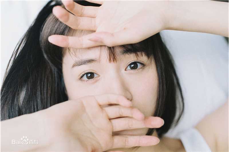 李依伊最全素颜背心壁纸