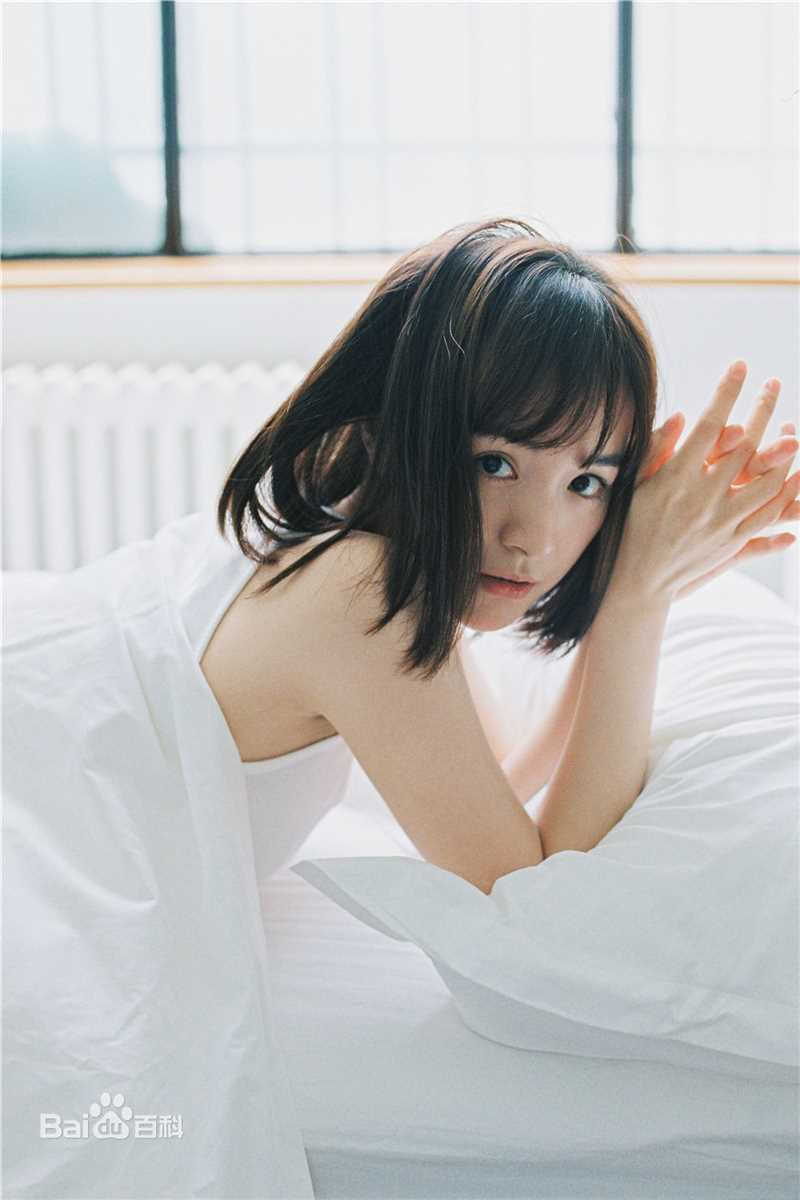 李依伊最全素颜背心壁纸