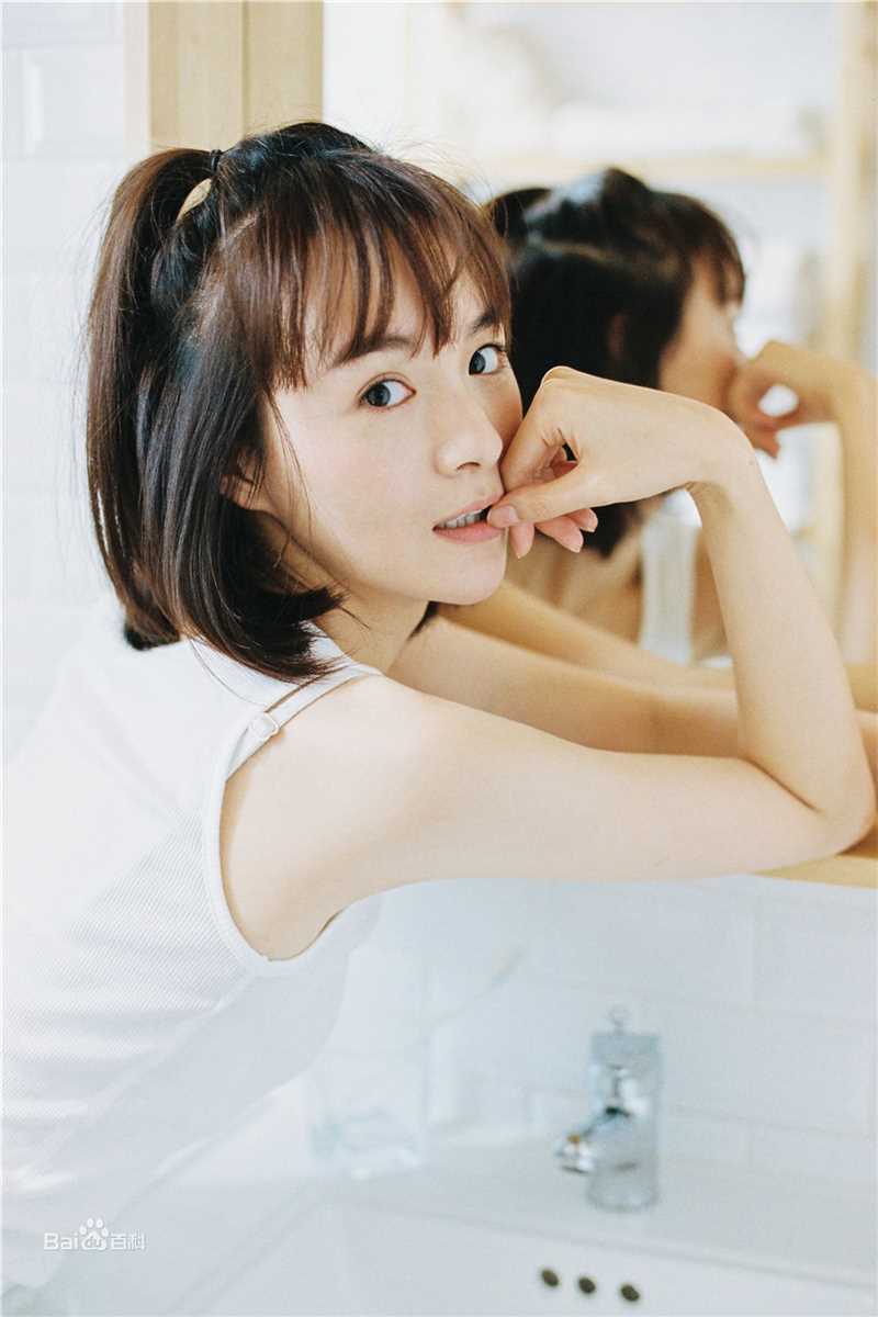 李依伊最全素颜背心壁纸