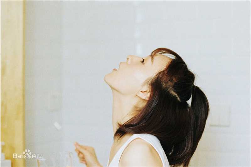 李依伊最全素颜背心壁纸