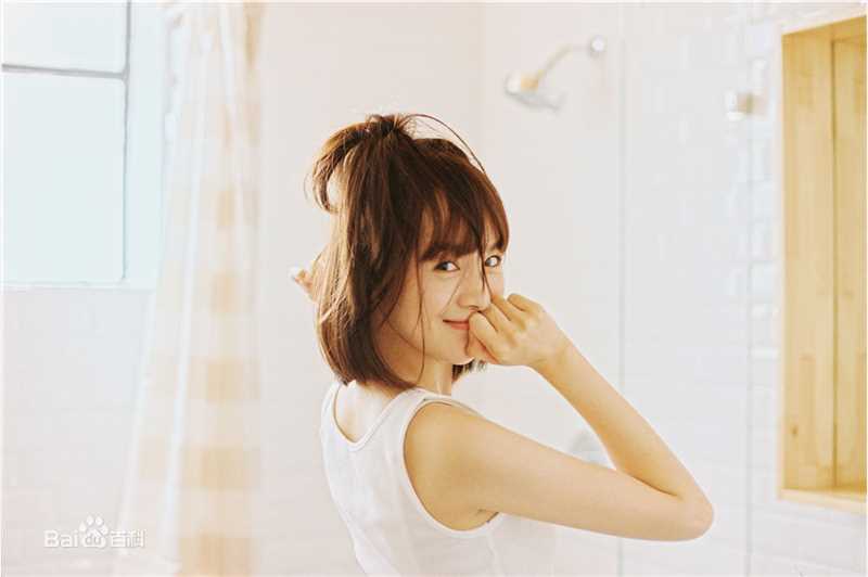 李依伊最全素颜背心壁纸