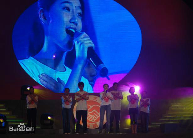 莫诗旎歌唱表演图册