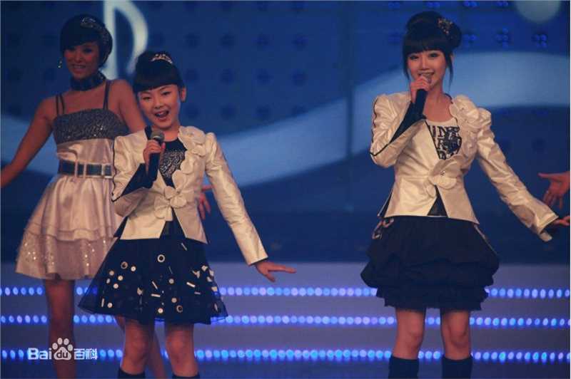 莫诗旎歌唱表演图册