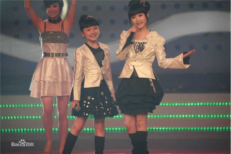 莫诗旎歌唱表演图册