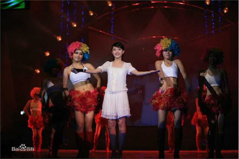 莫诗旎歌唱表演图册