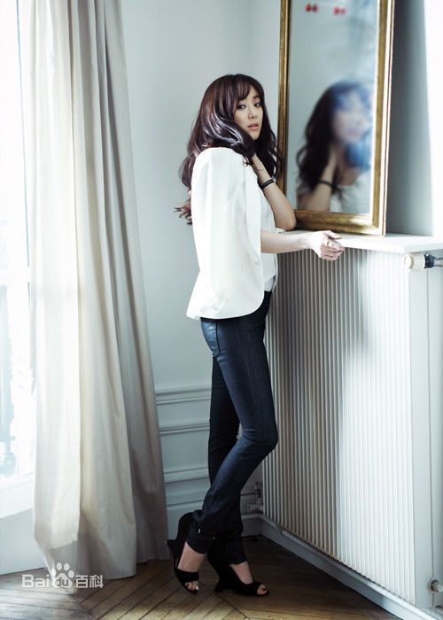 郑丽媛(,Jung Ryeo Won)最优质照片相册