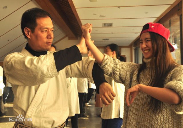 张沙沙(sophia)生活照壁纸壁纸