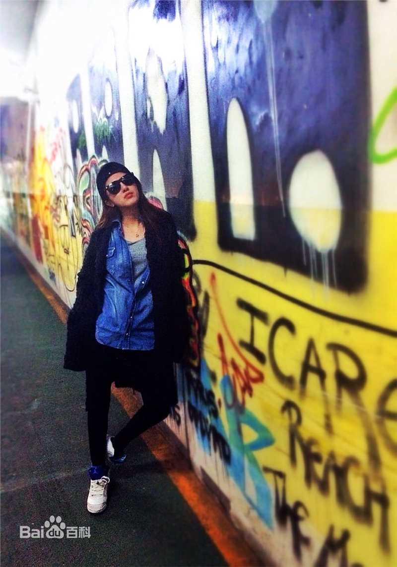 张沙沙(sophia)生活照壁纸壁纸