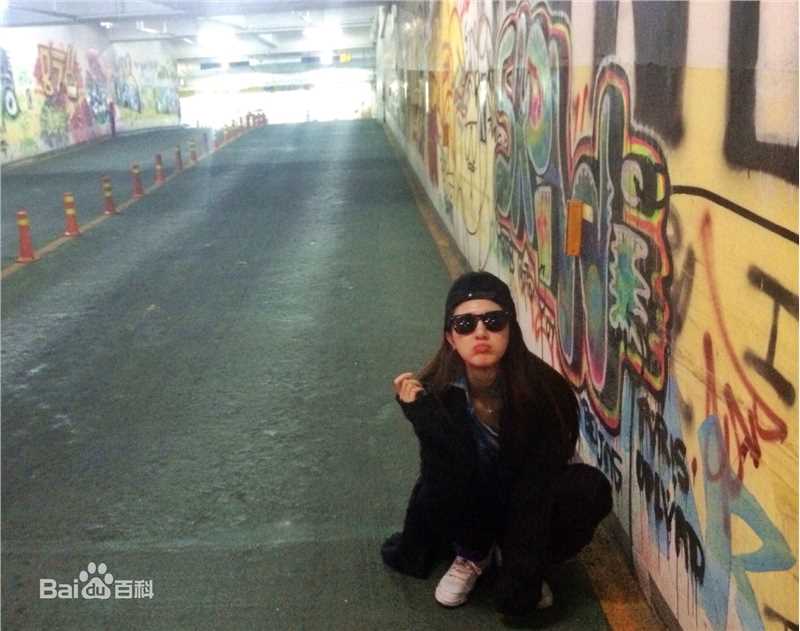 张沙沙(sophia)生活照壁纸壁纸