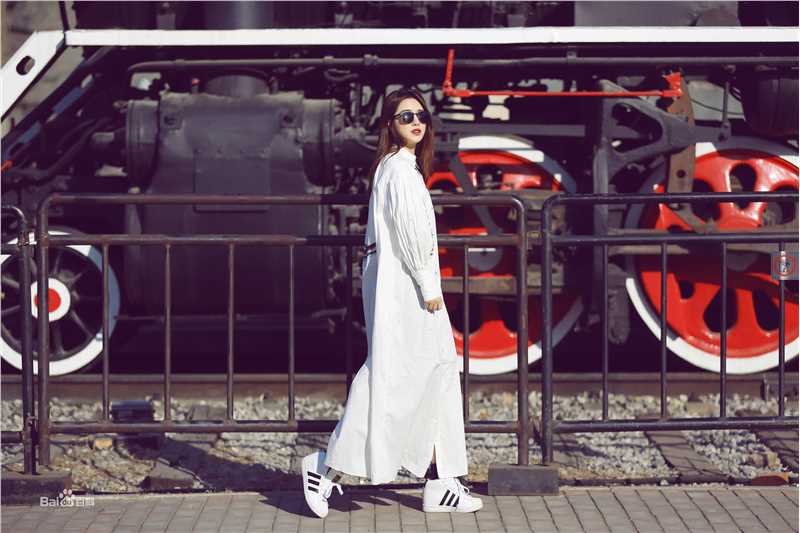 张沙沙(sophia)生活照壁纸壁纸