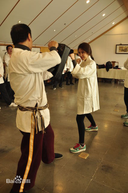 张沙沙(sophia)生活照壁纸壁纸