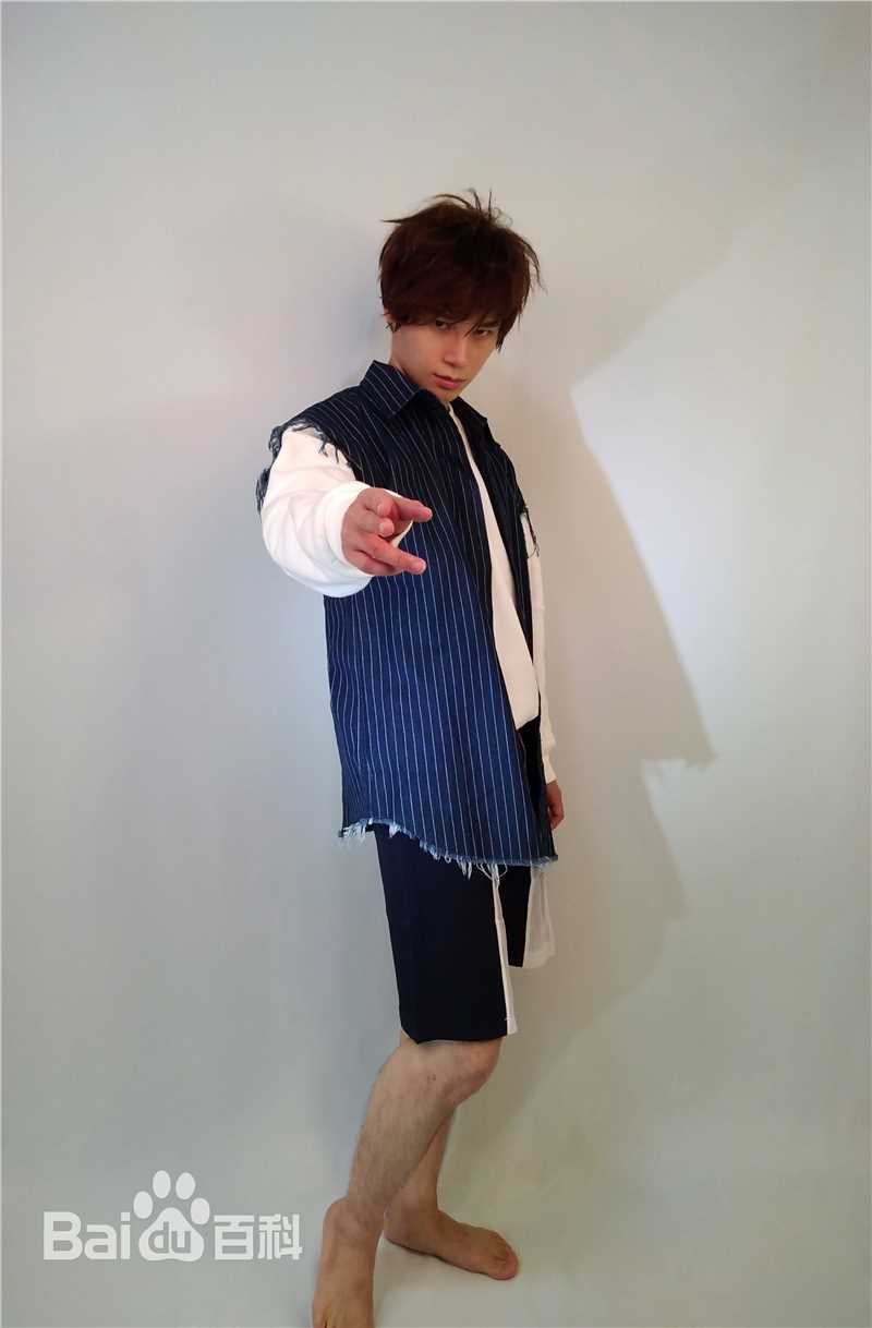 陈奕天(Eachen)高清蓝色图册