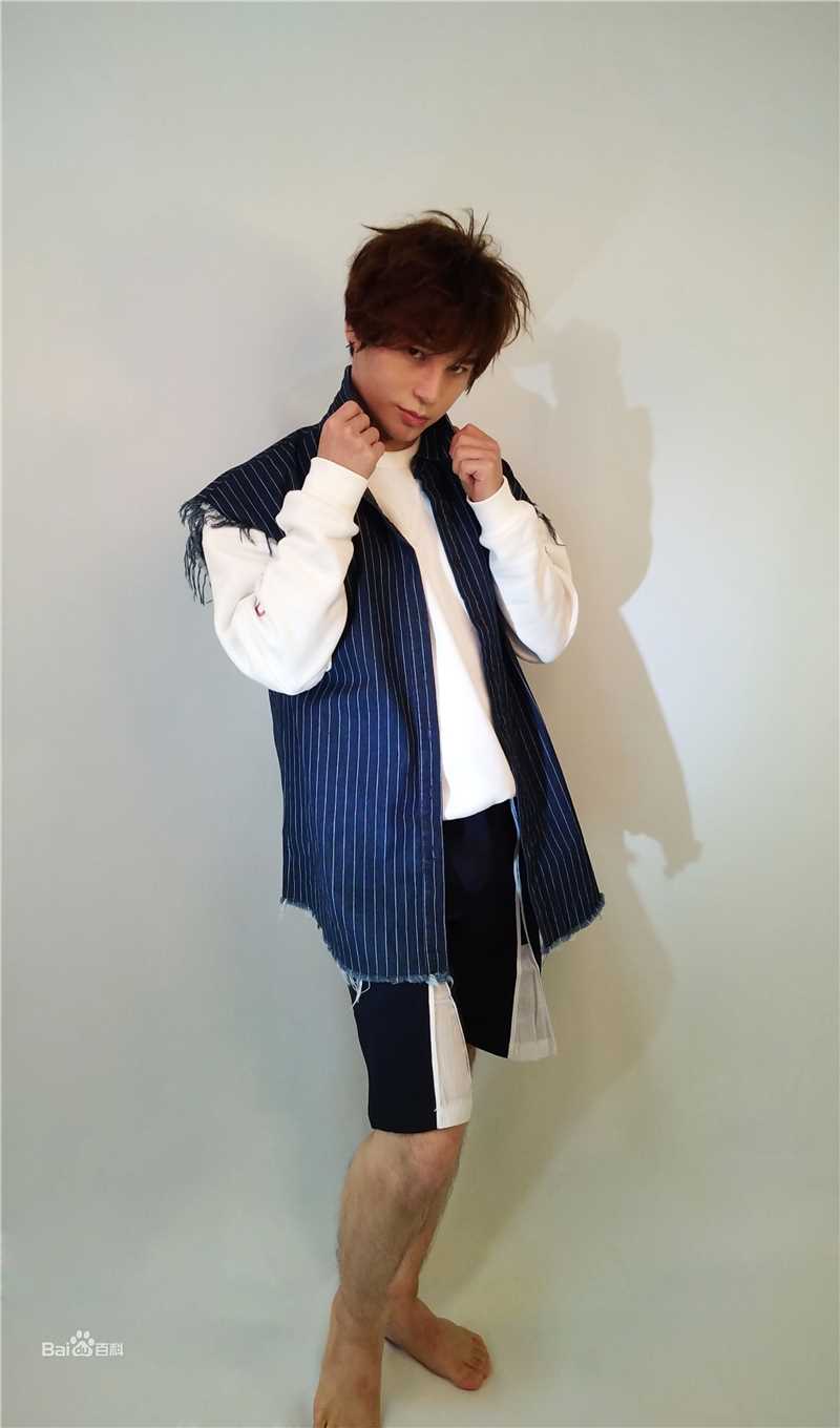 陈奕天(Eachen)高清蓝色图册