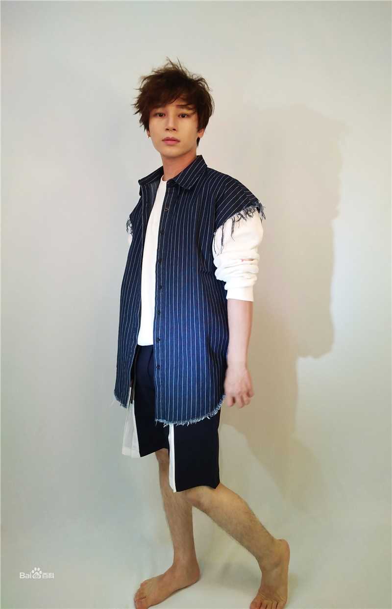 陈奕天(Eachen)高清蓝色图册