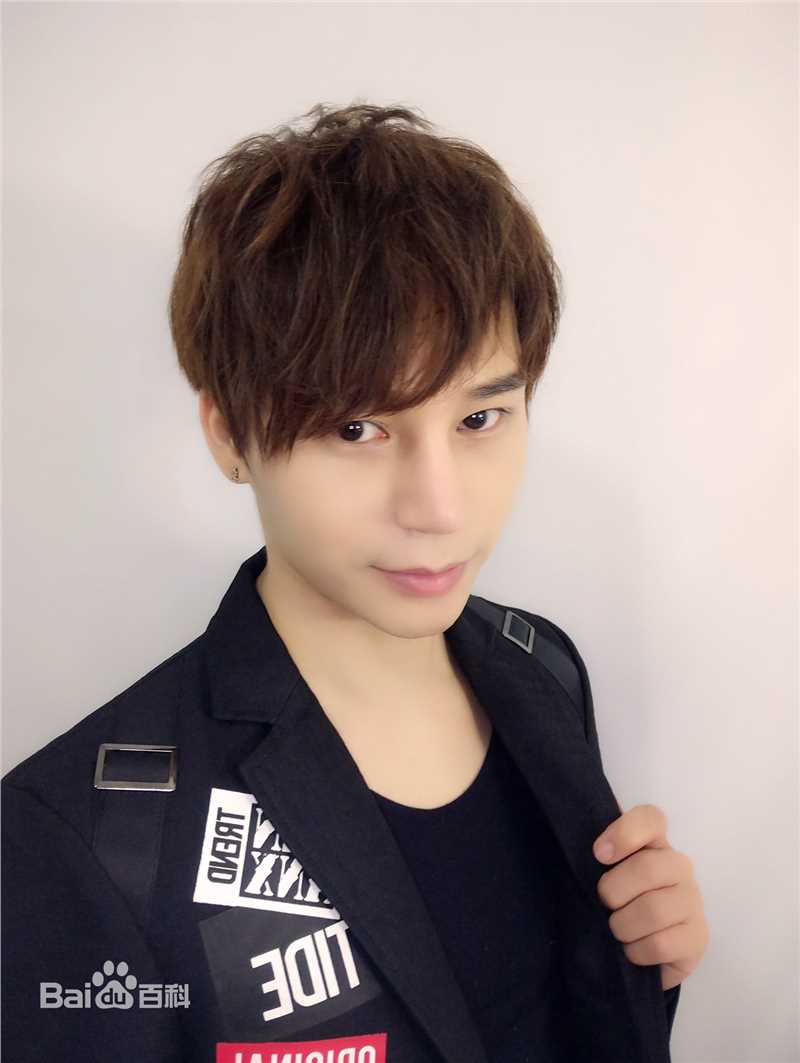 陈奕天(Eachen)西装精致素颜照相册