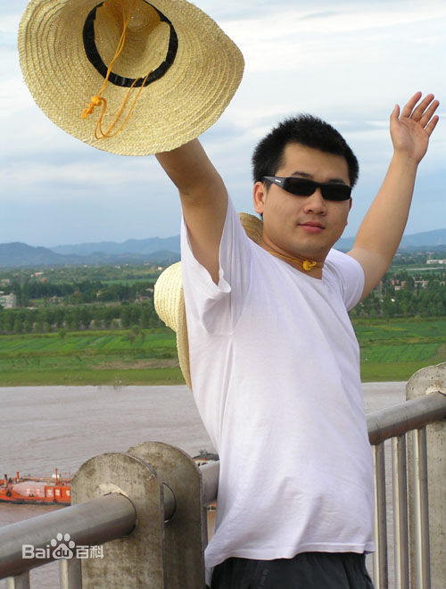 高清卫铁性感图片