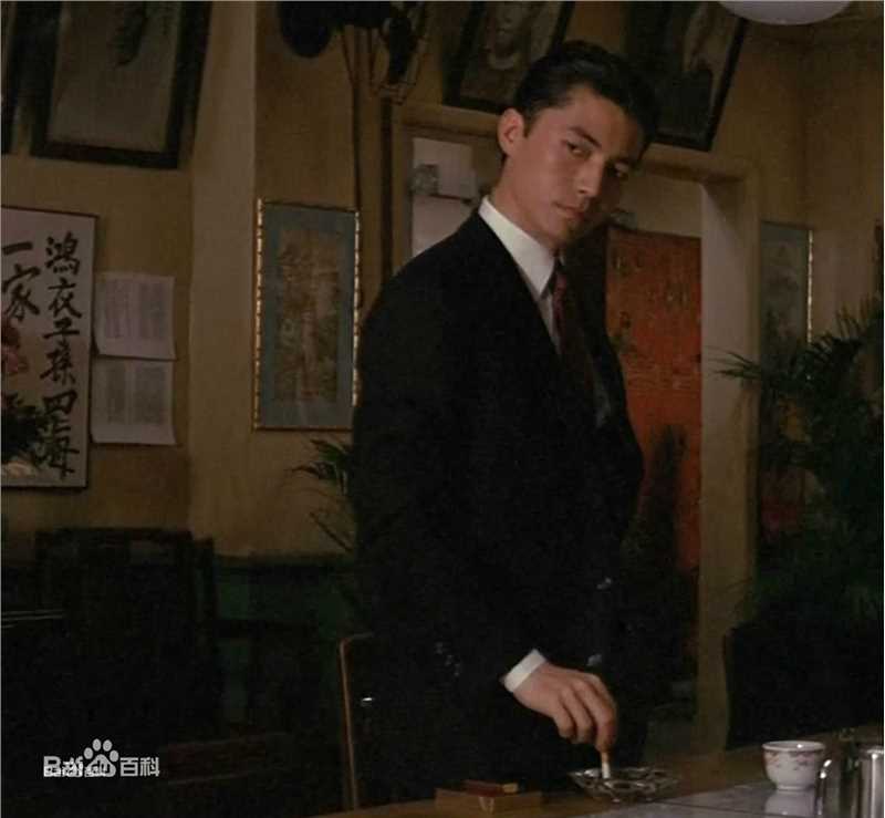 最新迈克尔·西米诺(Michael Cimino)在电影《Year of the Dargon》中的壁纸