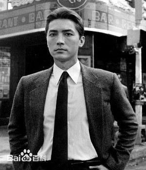 最新迈克尔·西米诺(Michael Cimino)在电影《Year of the Dargon》中的壁纸
