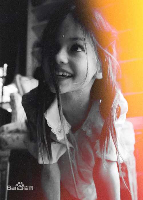 麦肯基·弗依(MackenzieFoy)Kenzie生活照相册