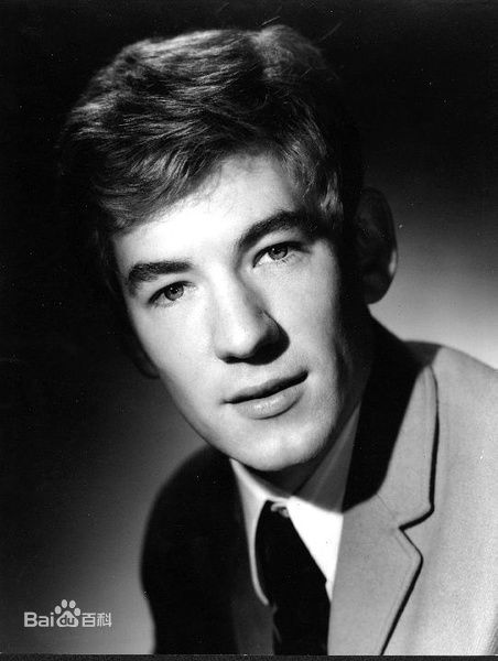 伊恩·麦克莱恩(Ian McKellen)年轻的前后照片