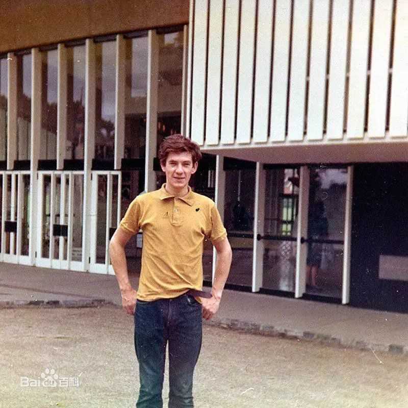 伊恩·麦克莱恩(Ian McKellen)年轻的前后照片