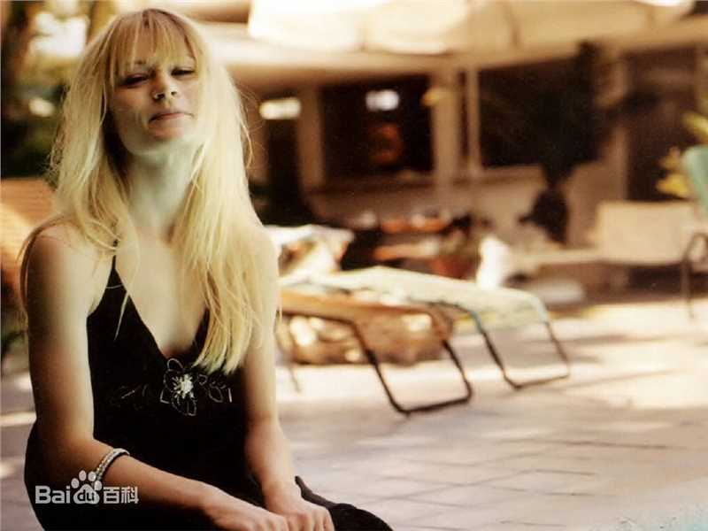 最新艾米莉·德瑞文(Emilie de Ravin)壁纸