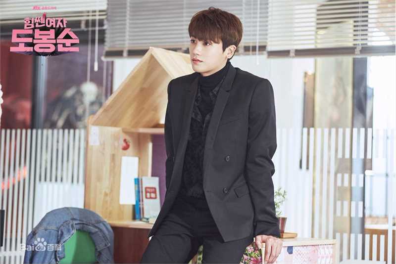 最新朴炯植(,Park Hyung Sik)在《大力女子都奉顺》(2017)中的图集