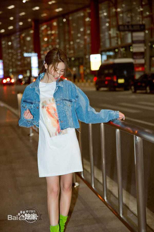 王子璇橘子娱乐机场街拍素颜照壁纸