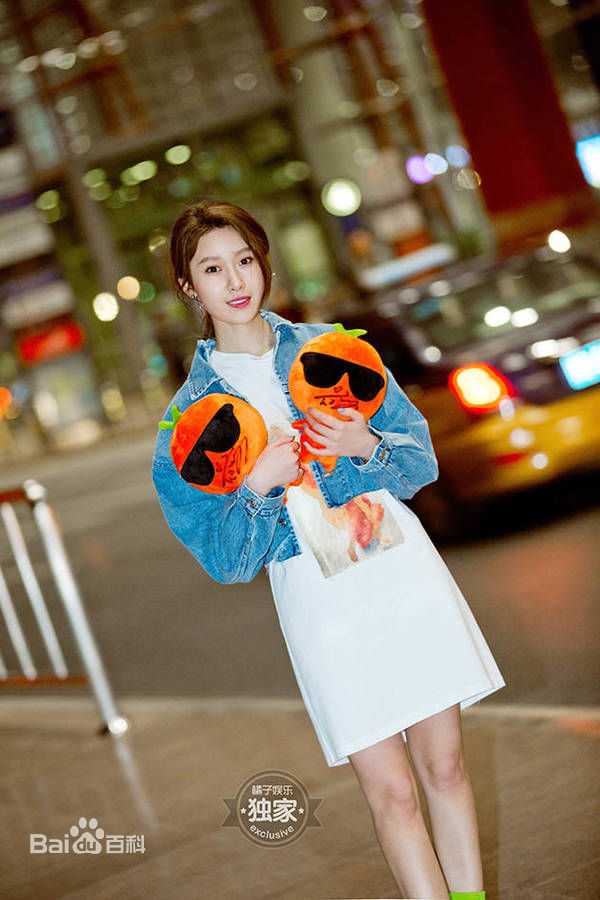 王子璇橘子娱乐机场街拍素颜照壁纸