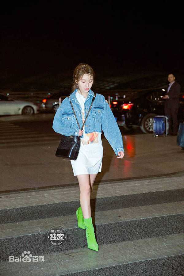 王子璇橘子娱乐机场街拍素颜照壁纸