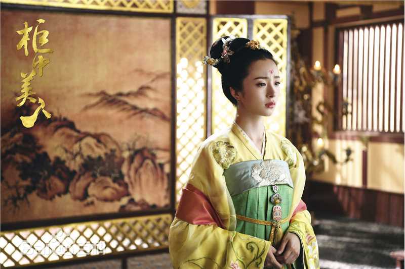 最新胡冰卿在《柜中美人》黄轻风中的图集