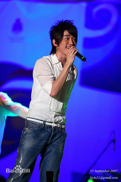 张栋梁(Nicholas Teo)2007年大马国庆表演性感图片图集