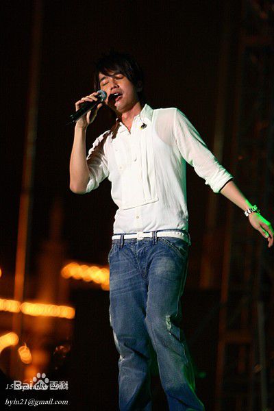 张栋梁(Nicholas Teo)2007年大马国庆表演性感图片图集