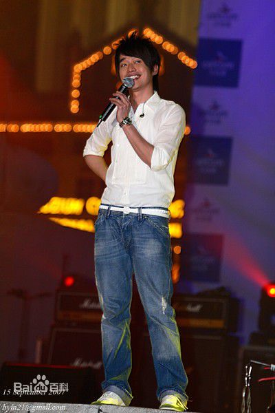 张栋梁(Nicholas Teo)2007年大马国庆表演性感图片图集