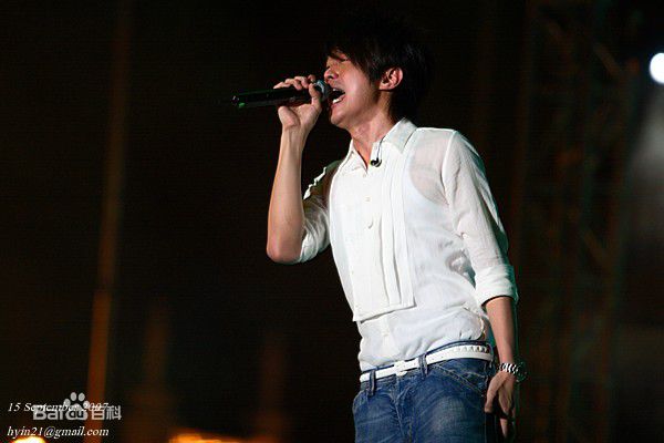 张栋梁(Nicholas Teo)2007年大马国庆表演性感图片图集