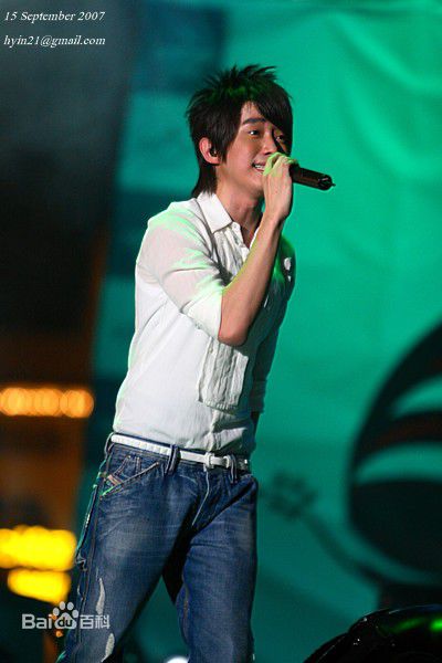 张栋梁(Nicholas Teo)2007年大马国庆表演性感图片图集