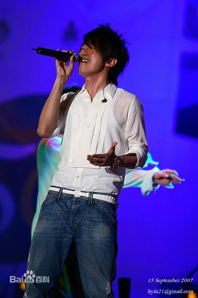 张栋梁(Nicholas Teo)2007年大马国庆表演性感图片图集