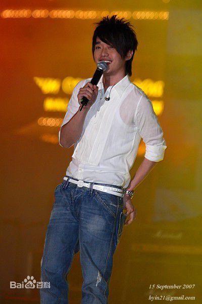 张栋梁(Nicholas Teo)2007年大马国庆表演性感图片图集