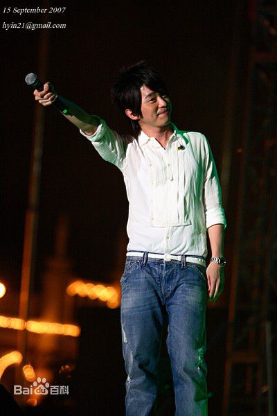 张栋梁(Nicholas Teo)2007年大马国庆表演性感图片图集