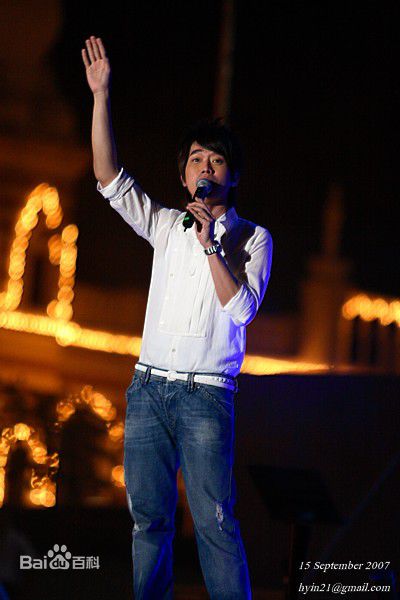 张栋梁(Nicholas Teo)2007年大马国庆表演性感图片图集