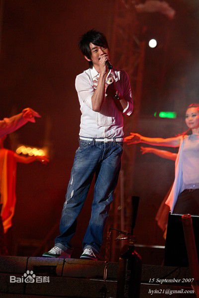 张栋梁(Nicholas Teo)2007年大马国庆表演性感图片图集