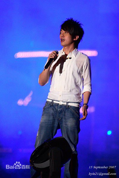张栋梁(Nicholas Teo)2007年大马国庆表演性感图片图集