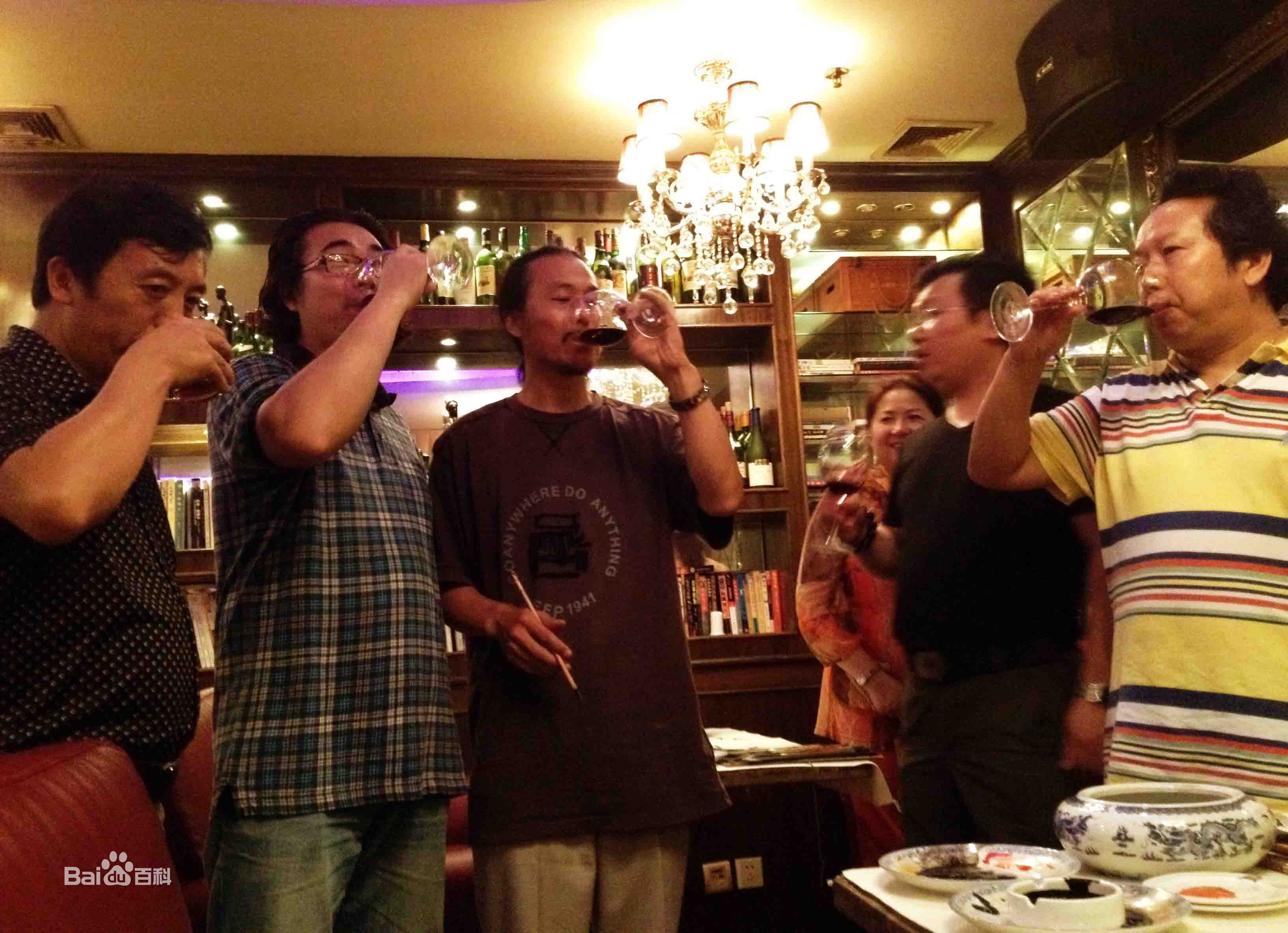 彭宇画家素颜照壁纸