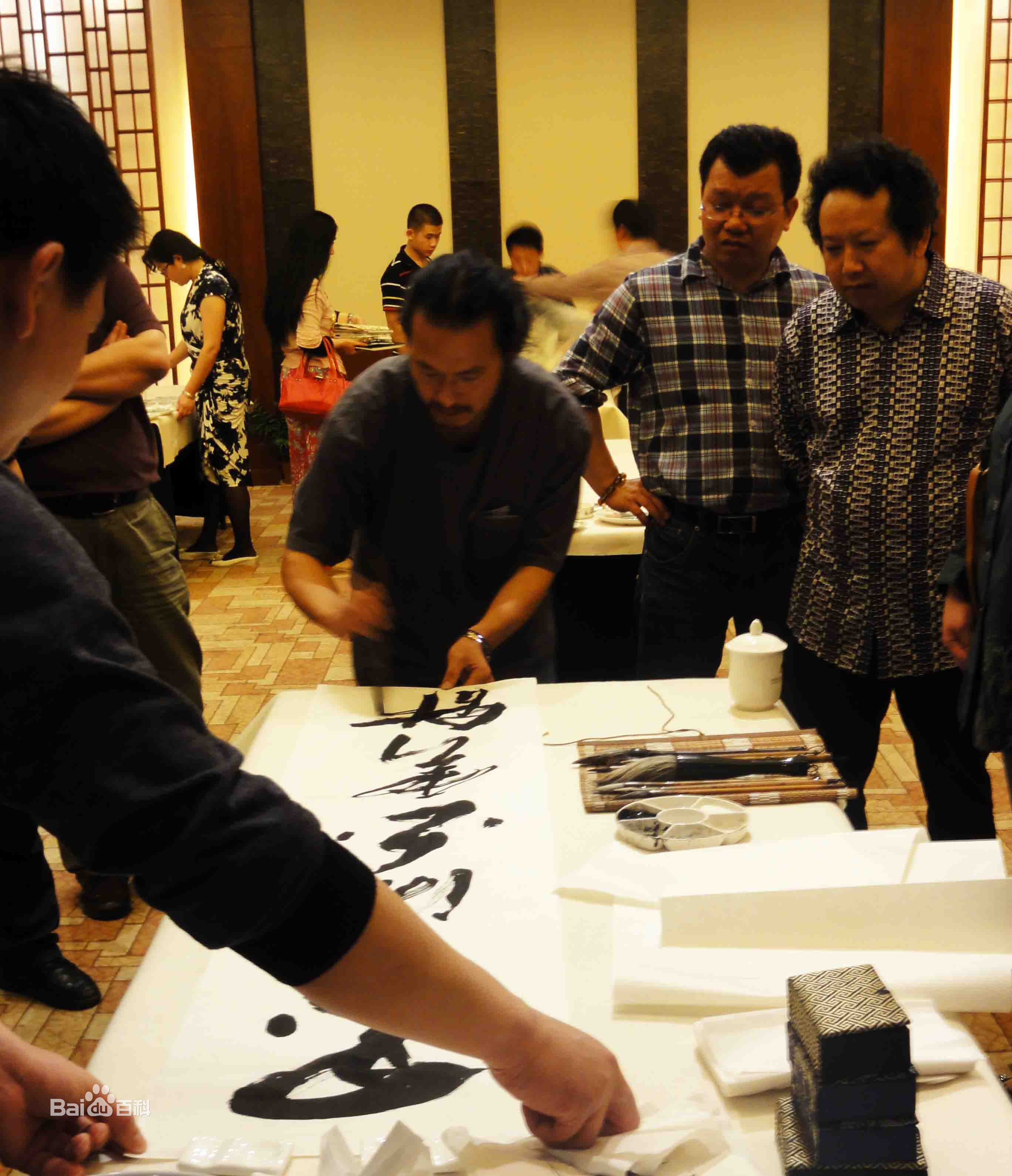 彭宇画家素颜照壁纸