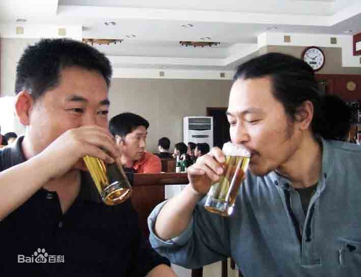 彭宇画家素颜照壁纸