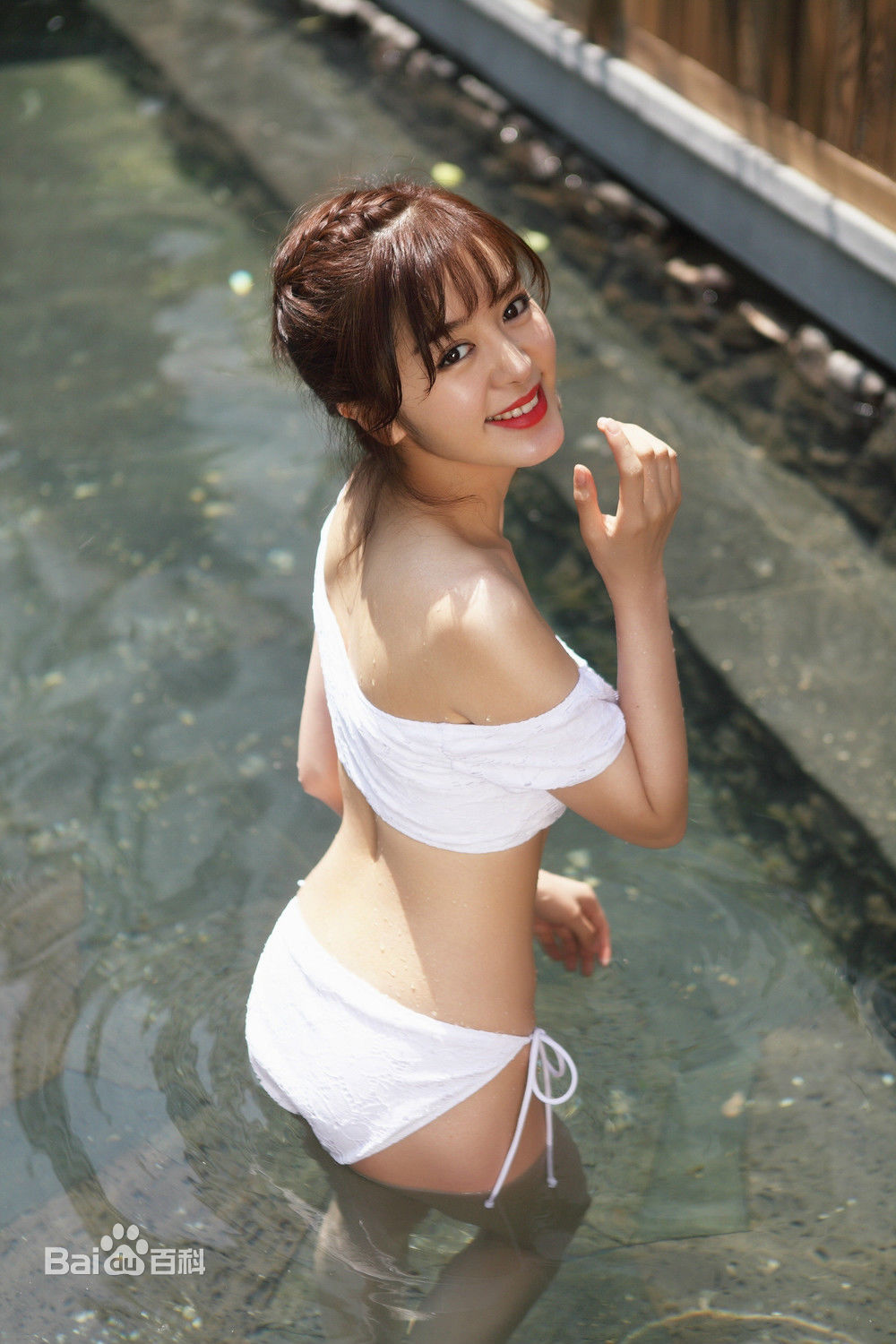 赵多娜(Donna)水中比基尼性感