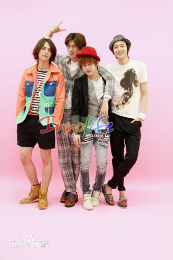 最新李贤宰(LEE HYUNJAE)在《闭嘴!花美男乐队》中的壁纸