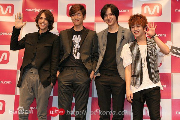 最新李贤宰(LEE HYUNJAE)在《闭嘴!花美男乐队》中的壁纸