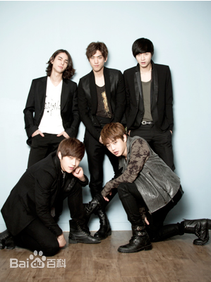 最新李贤宰(LEE HYUNJAE)在《闭嘴!花美男乐队》中的壁纸