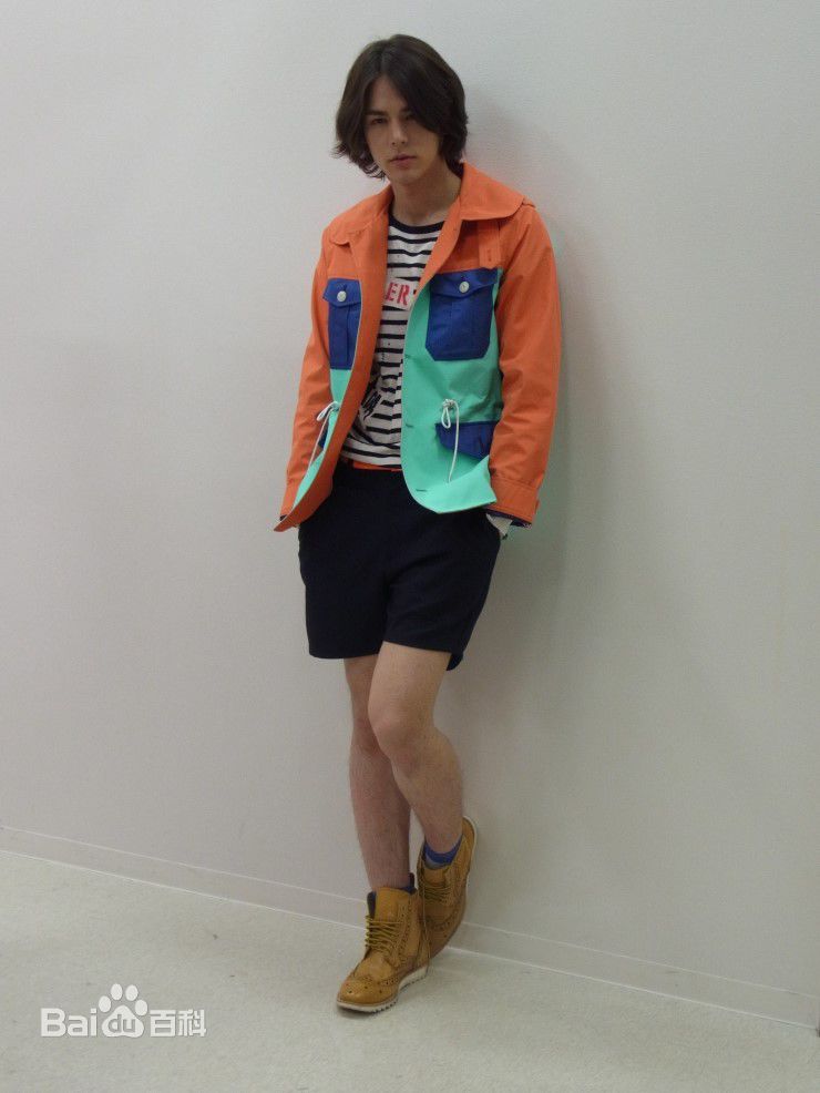 最新李贤宰(LEE HYUNJAE)在《闭嘴!花美男乐队》中的壁纸